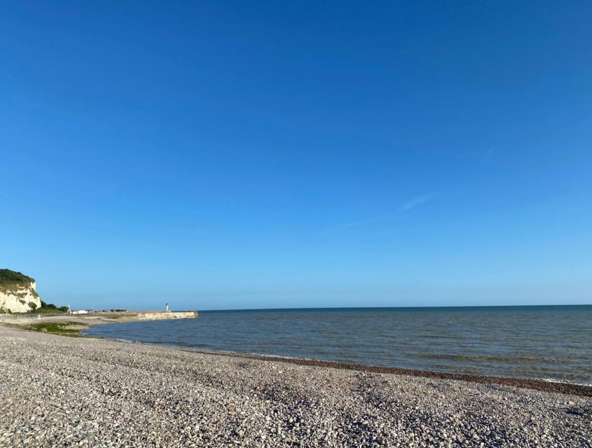 St Valery en Caux, apt vue mer et falaise: le bleu de lô Saint-Valery-en-Caux Extérieur photo